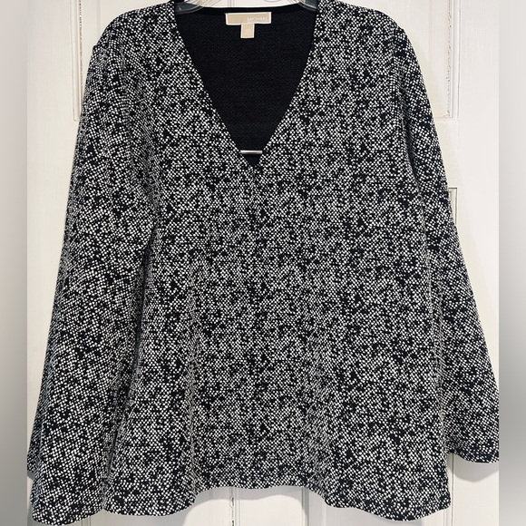Michael Kors Tops - Michael Kors Black & White Bell Sleeve V-Neck Top Size XXL